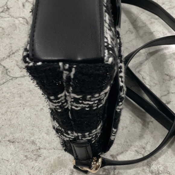 NWT DKNY Women’s Crossbody Shoulder Flap Handbag Purses Removable Strap - Picture 7 of 11